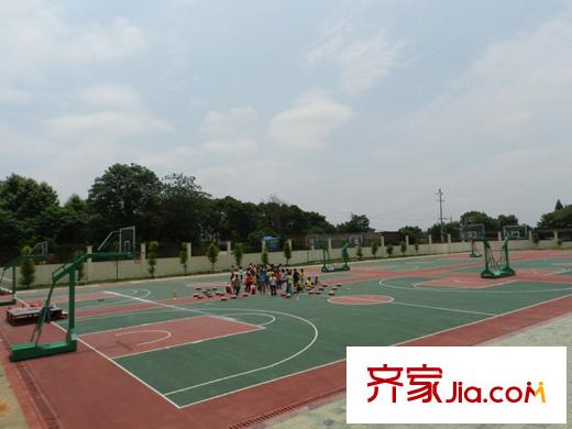 深業(yè)堤亞納灣周邊清水塘實驗小學(xué)籃球場