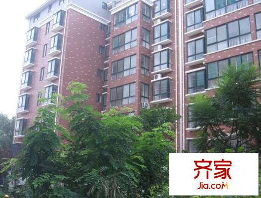 湖濱山城外景圖 