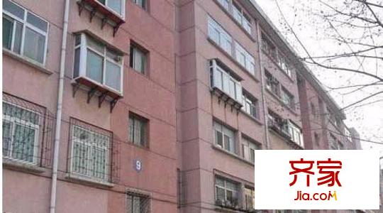 警察學(xué)院內(nèi)宿舍外景圖