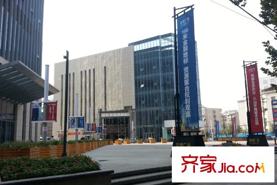 君悅峰景東行約300米祥泰廣場(chǎng)