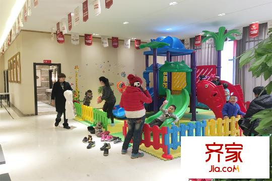 榮盛?花語馨苑售樓處滑梯1（2015-12-21）