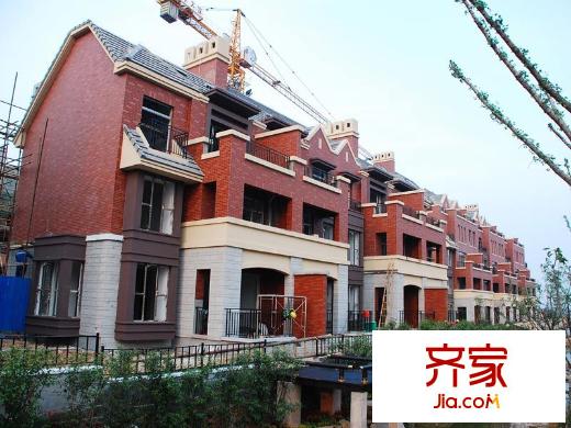 龍園城聯(lián)排別墅外景