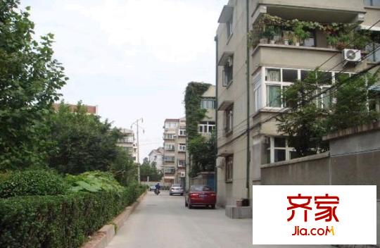 舜耕中學(xué)單位宿舍外景圖