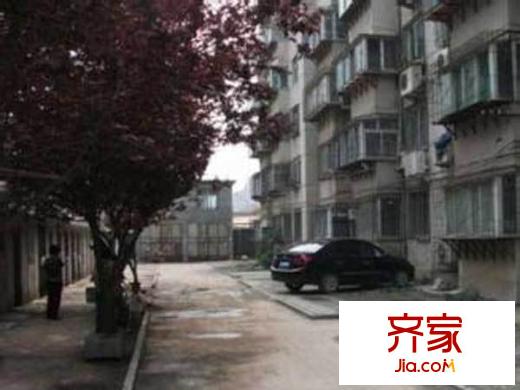 山大二院對(duì)面宿舍外景圖 