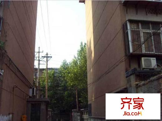 濟(jì)齊路百貨站宿舍外景圖 