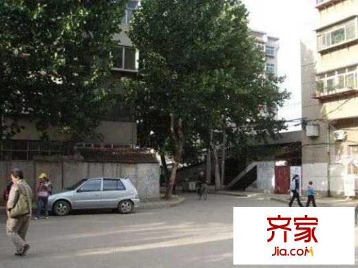 濟(jì)南大學(xué)宿舍外景圖 