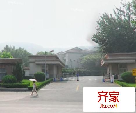 舜耕山莊院內(nèi)宿舍外景圖舜耕山莊