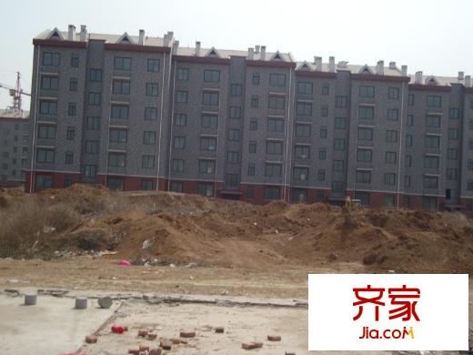 景嘉山莊外景圖工程進(jìn)度實(shí)景圖（2013-3-29）