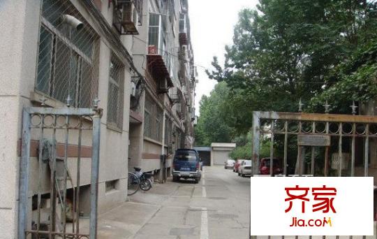 經(jīng)十一路英雄山段宿舍外景圖