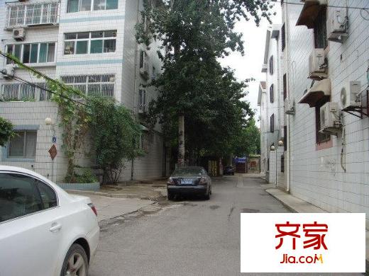 經(jīng)十一路英雄山段宿舍外景圖