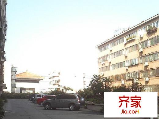 經(jīng)十一路千佛山段宿舍外景圖經(jīng)十一路千佛山段單位宿舍