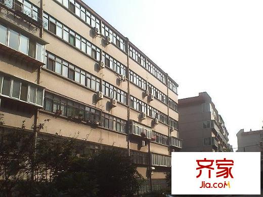經十一路千佛山段宿舍外景圖經十一路千佛山段單位宿舍