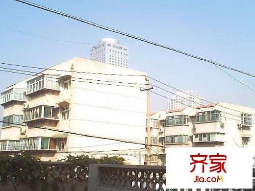 經(jīng)十一路千佛山段宿舍外景圖經(jīng)十一路千佛山段單位宿舍