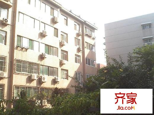 經(jīng)十一路千佛山段宿舍外景圖經(jīng)十一路千佛山段單位宿舍