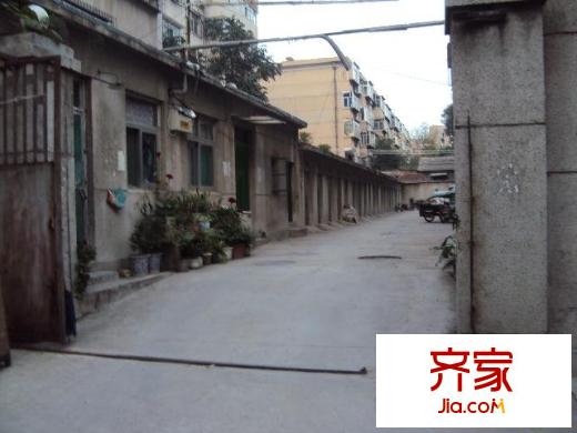 山大南路西段宿舍外景圖山大南路西段單位宿舍 
