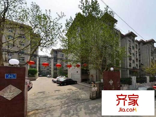 英雄山路房地產開發(fā)公司宿舍外景圖 