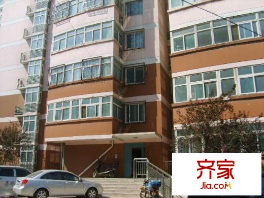英雄山路房地產開發(fā)公司宿舍外景圖 