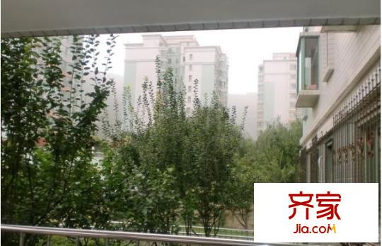 依山居外景圖