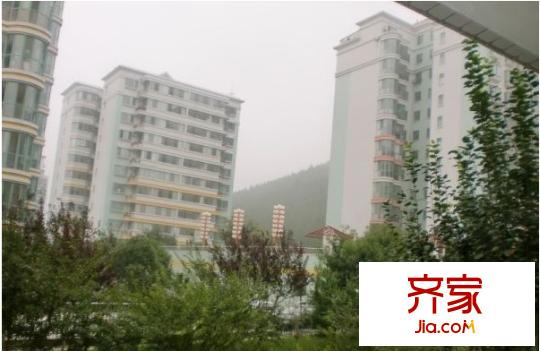 依山居外景圖