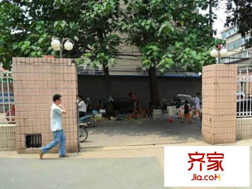 濟(jì)南第九中學(xué)宿舍外景圖 