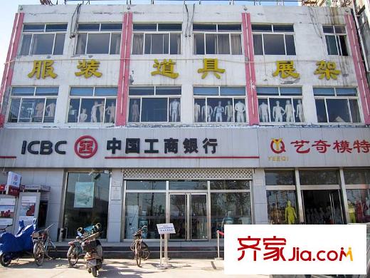 綠地新里梵爾賽公館周邊濟濼路107號中國工商銀行