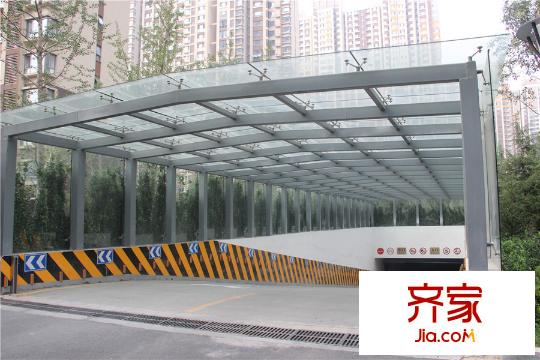 魯商鳳凰城小區(qū)地下停車場（2015-10-12）