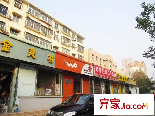 現(xiàn)代逸城配套圖周邊向西約100米中國聯(lián)通