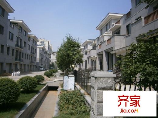 歷山名郡外景圖 