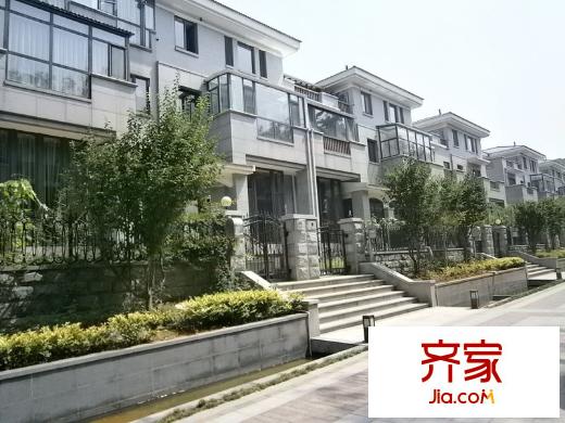 歷山名郡外景圖 