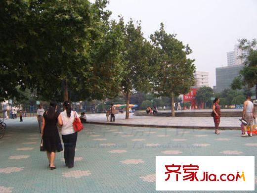 居易香桔市配套圖周邊配套-華聯(lián)廣場(chǎng)