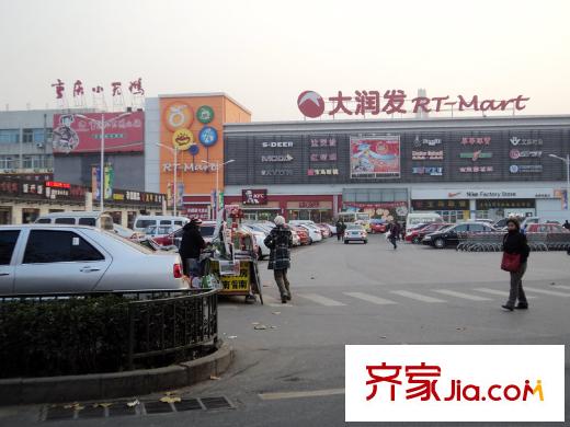 南益名泉春曉西行約100米大潤發(fā)超市