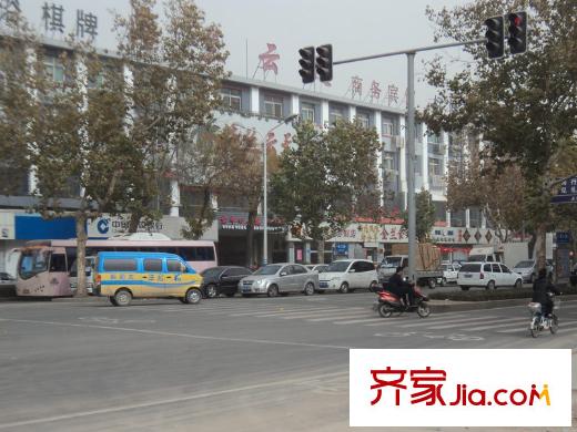 南益名泉春曉西行約150米商業(yè)街