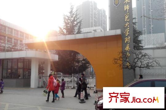 山師北街8號院山東師范大學(xué)附屬中學(xué)