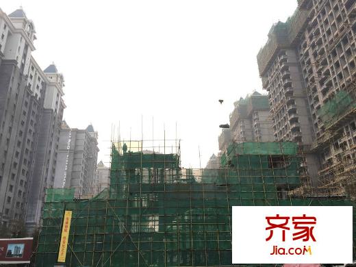 帝華鴻府項(xiàng)目大門(mén)施工建設(shè)（2015-12-10）