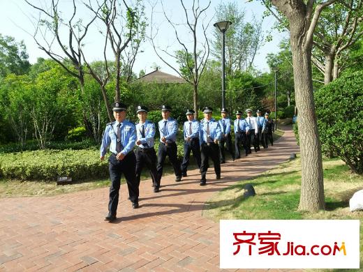 藍(lán)石大溪地秩序維護(hù)隊(duì)列