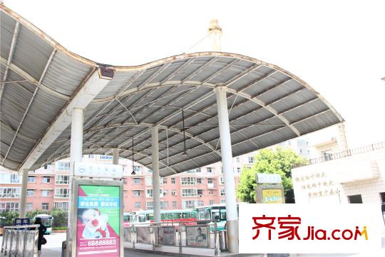 龍湖水晶酈城巴士家園公交車場