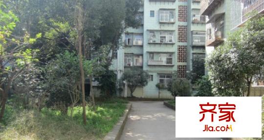 團鋼生活區(qū)外景圖團剛廠生活區(qū)