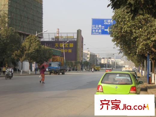 天驕北麓周邊配套道路指示牌