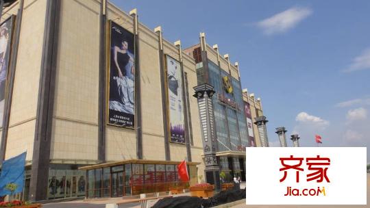 盛世財富公館外景圖項目前方購物廣場（2012-06-20）