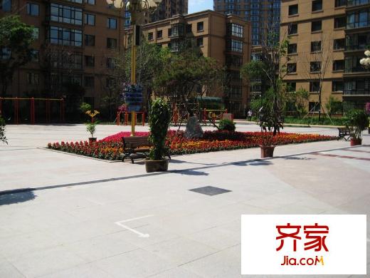 漢城國際外景圖小區(qū)內(nèi)部廣場實(shí)景圖（2012-6-12）