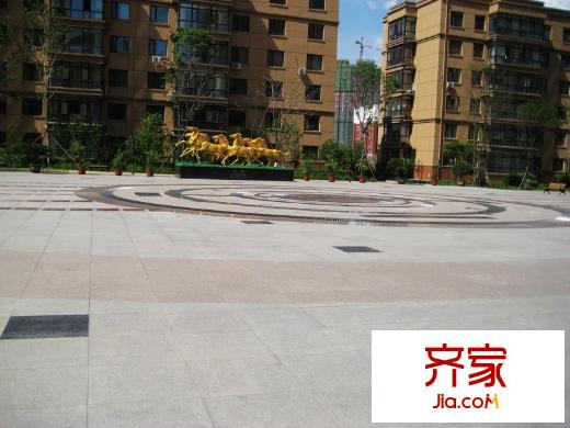 漢城國際外景圖小區(qū)內(nèi)部噴泉實(shí)景圖（2012-6-12）