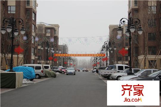華遠龍灣實景圖項目院區(qū)內(nèi)部街道（2015-02-15）