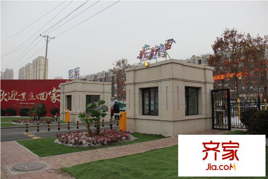 華遠龍灣實景圖項目入園大門（2015-02-15）