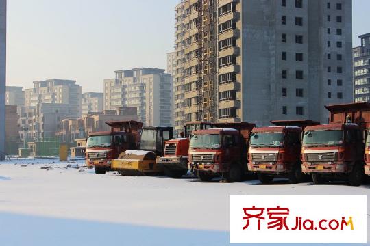 盛世香灣周邊配套客車停車場(chǎng)（2015.01.23）