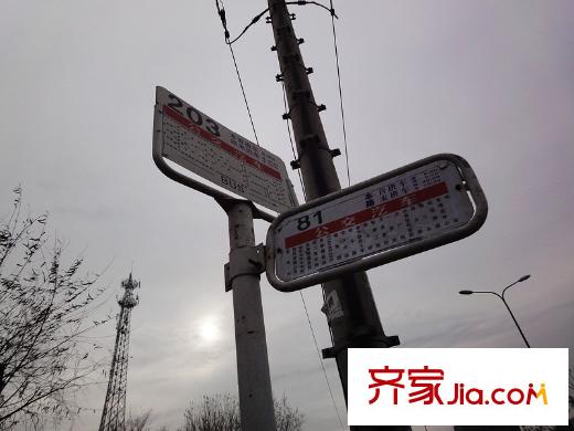 學(xué)院新城配套圖項目斜對面的公交站點10-11-5