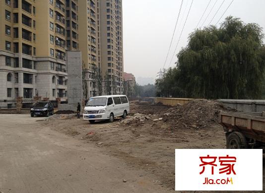 鳳凰灣實(shí)景圖小區(qū)道路施工（2012.11.2）