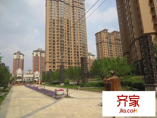 澗橋西畔外景圖廣場(chǎng)（2014-8-7）
