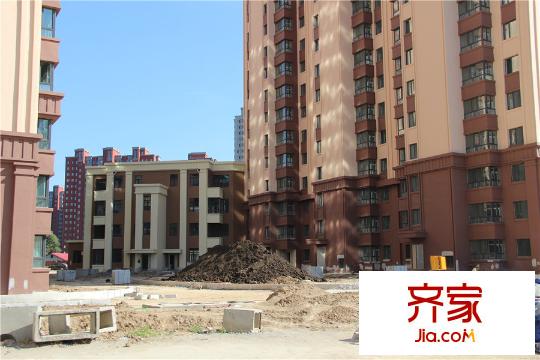 悅?cè)徽槌切^(qū)院內(nèi)園林建設(shè)（2015-10-20）