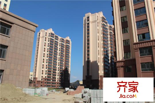 悅?cè)徽槌切^(qū)院內(nèi)建設(shè)（2015-10-20）