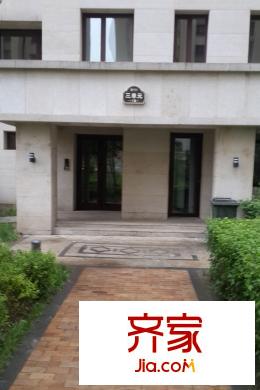 郁金臺小區(qū)單元門實拍（2015-06-09）